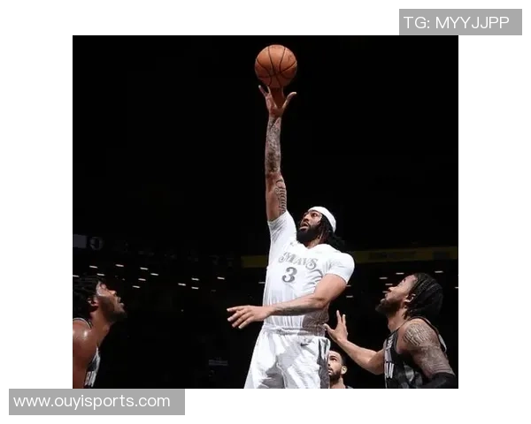 浓眉半场表现出色8投5中贡献12分5篮板1助攻1抢断展现强大实力