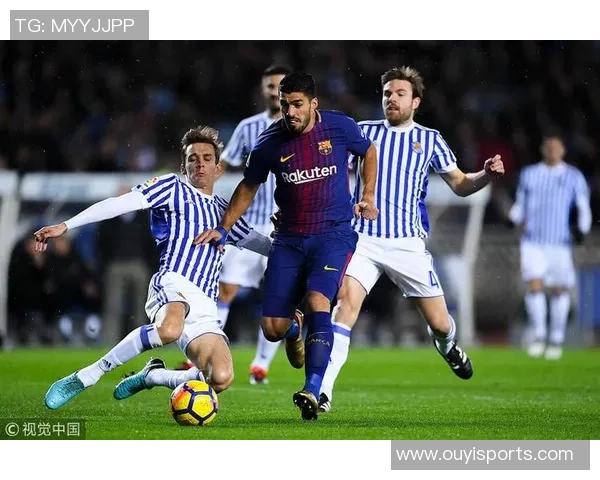 梅西苏亚雷斯德保罗热身时与印度官员亲密互动传球乐趣无限